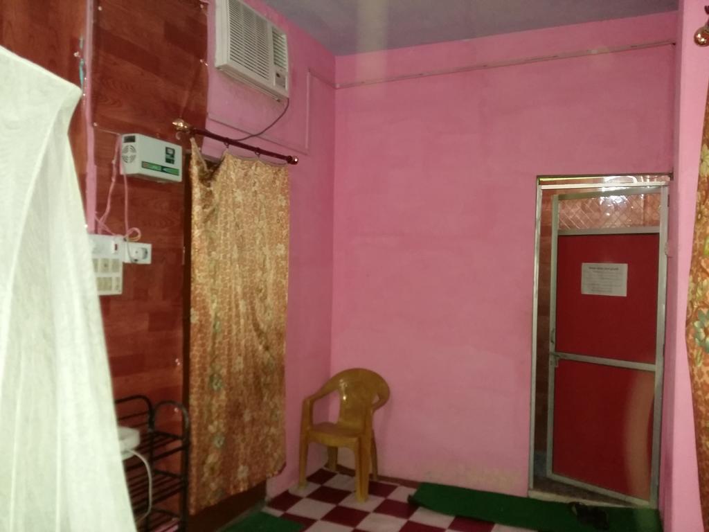 Somit Paying Varanasi
