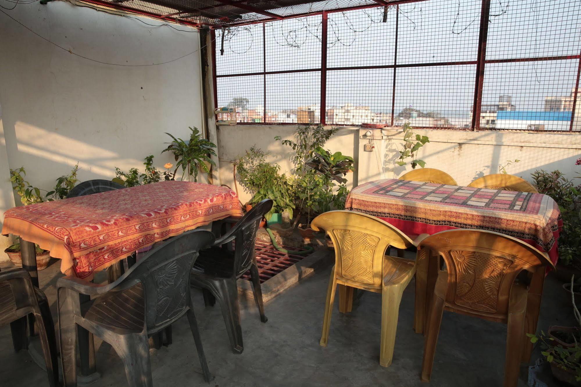 Somit Paying 2* Varanasi